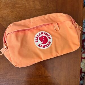 NWOT Fjallraven USA Kanken sunstone orange fanny hip pack